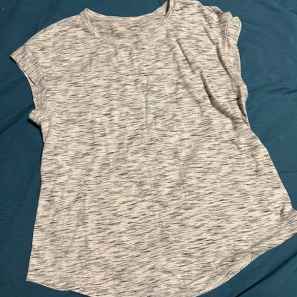 Lululemon size 8 T shirt - Picture 1 of 2